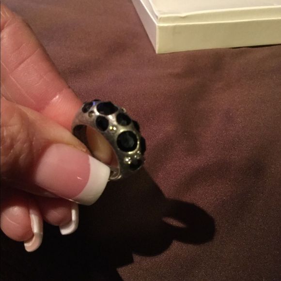 Lia Sophia Silver tone ring with black gems sz 6.5/7 - Picture 3 of 8